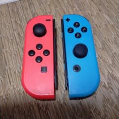 Nintendo Switch Joy-Con コントローラー レッドとブルー
